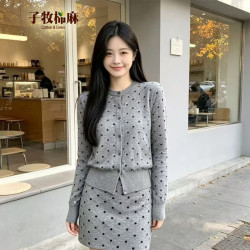 子牧棉麻 2026秋冬装 女法式小波点针织套装开衫高腰包臀裙气质两件套7266 灰色 均码