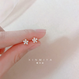 花饰庄园 S925银针小巧精致百搭珍珠花朵耳钉女睡觉免摘耳夹气质耳饰 花朵珍珠耳钉(黄金色)