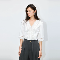 LILY 2026夏新款法式气质重工花边V领全棉白色泡泡袖通勤雪纺衫
