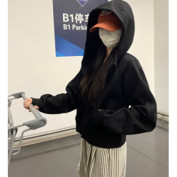 韩系黑色宽松连帽卫衣外套女春秋爆款2026新款慵懒风短款上衣即墨