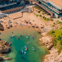 海滩・泻湖阳台大床房 1 晚 + 早餐 2 份/天
