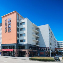 柏颐酒店（苏州金鸡湖博览中心店） 柏·悦高级大床房 1 晚 + 早餐 2 份/天