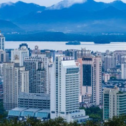 杭州艺龙酒店（武林广场建国北路地铁站店） 心悦高级大床房 2 晚(可拆分) + 早餐 2 份/天 + 视房量房态升级艺心豪华大/双床 2 份