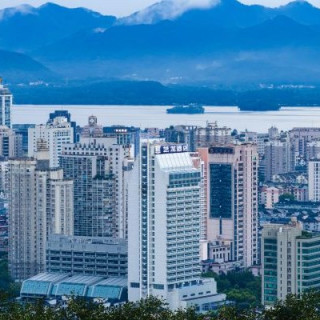 杭州艺龙酒店（武林广场建国北路地铁站店） 心悦高级大床房 2 晚(可拆分) + 早餐 2 份/天 + 视房量房态升级艺心豪华大/双床 2 份