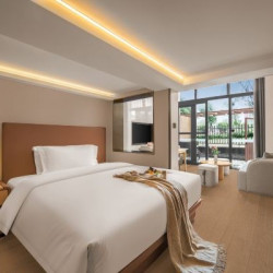 千岛湖明豪国际度假酒店 豪华LOFT庭院家庭房 1 晚 + 早餐 4 份/天 + 儿童自助早餐 1 份/天 + Mini Bar 1 份