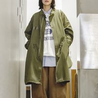 马登 军绿色宽松派克鱼尾风衣