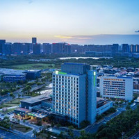 假日高级超大床房 2 晚(可拆分) + 早餐 2 份/天