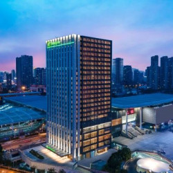 无锡中央车站假日酒店 高级双床房 2 晚(连住) + 早餐 2 份/天
