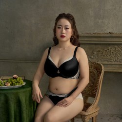 EMMA ROSE EMMAROSE胖mm大码光面无痕内衣女薄款透气聚拢收副乳大胸显大文胸