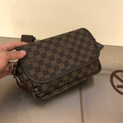 潮流时尚格纹男女单肩背包 个性日系格子潮酷斜挎翻盖小包情侣包