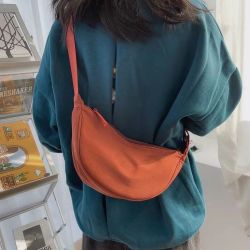 优家试衣间斜挎包新款单肩包尼龙饺子包女式挎包女学生韩版小布包