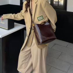 复古时尚纯色水桶包斜挎包休闲肩包小众通勤斜跨托特包真皮简约