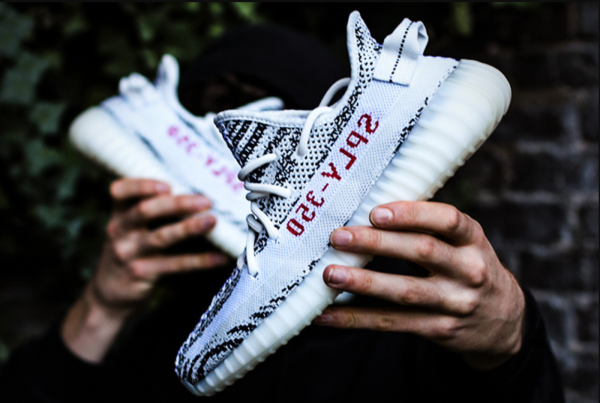 当年5000抢不到的Yeezy,现在200多清库存