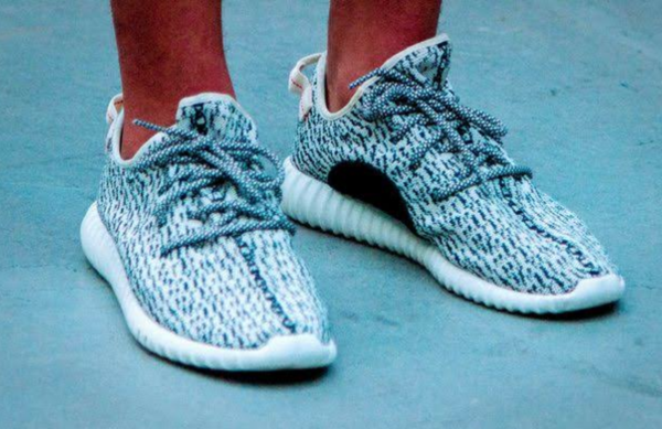 当年5000抢不到的Yeezy,现在200多清库存