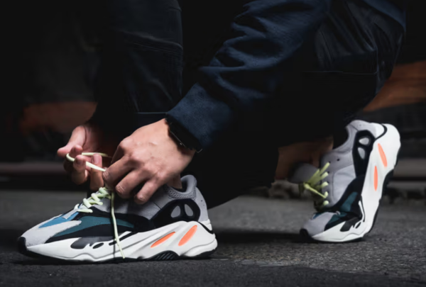 当年5000抢不到的Yeezy,现在200多清库存