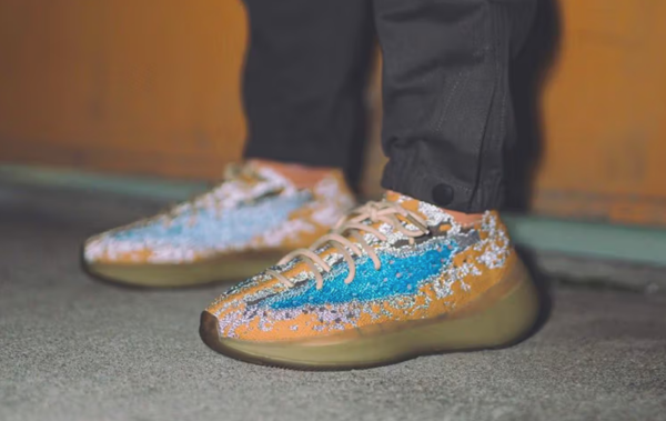 当年5000抢不到的Yeezy,现在200多清库存