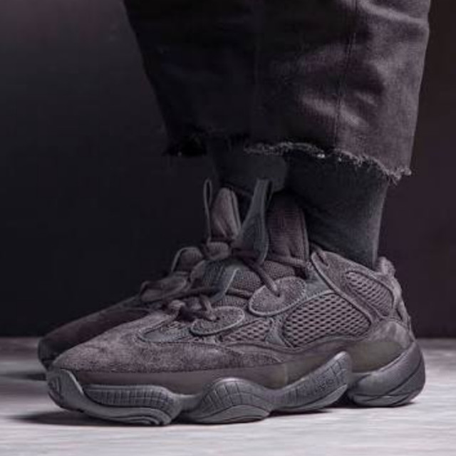 当年5000抢不到的Yeezy，现在200多清库存