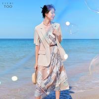 爱居兔 夏季一粒扣西装版型简约时髦含垫肩时尚短袖西服