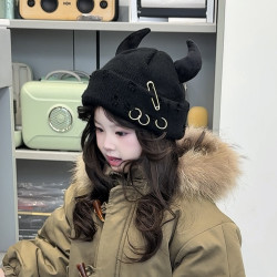 秋冬恶魔角帽保暖毛线帽宝宝万圣节牛角帽别针破洞针织帽