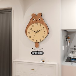 龙猫静音挂钟装饰餐厅新款钟表创意客厅时钟挂墙摇摆石英钟免打孔