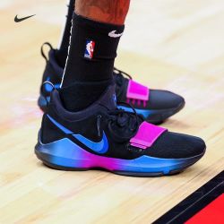 NIKE pg1四开！保罗乔治泡椒一代篮球鞋断钩配色