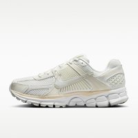 NIKE 女子ZOOM VOMERO 5迈柔复古跑鞋风运动鞋IB8929-100