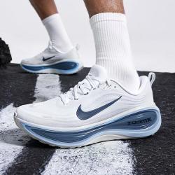 NIKE VOMERO PLUS透气轻便低帮男子跑步鞋