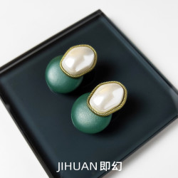 铜合金皮质耳饰 ♦静奢-绿 秋冬新款皮革小众橄榄绿耳坠 J-3958