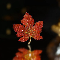 HONGHUSHIJIA/鸿狐饰家 合金合成锆石胸针  轻奢红枫叶胸针XZ620