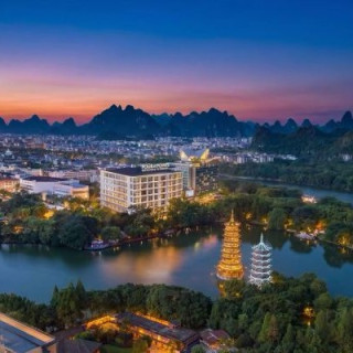 福朋喜来登酒店(桂林两江四湖象鼻山景区店)高级双床房【私享阳台休憩区 MOEN品牌卫浴】2晚(连住)
