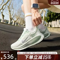 NIKE Vomero 18 跑鞋