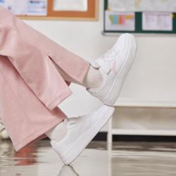 安踏 儿童板鞋轻便耐磨休闲鞋潮流舒适经典小白鞋子女童鞋春秋中大童鞋