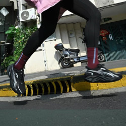 PUMA VELOCITY 311144 防水缓震透气跑步鞋
