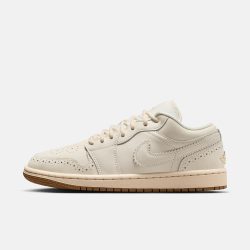 NIKE 滔搏NIKE耐克女子AIR JORDAN 1低帮复古运动休闲篮球鞋IO0759-100