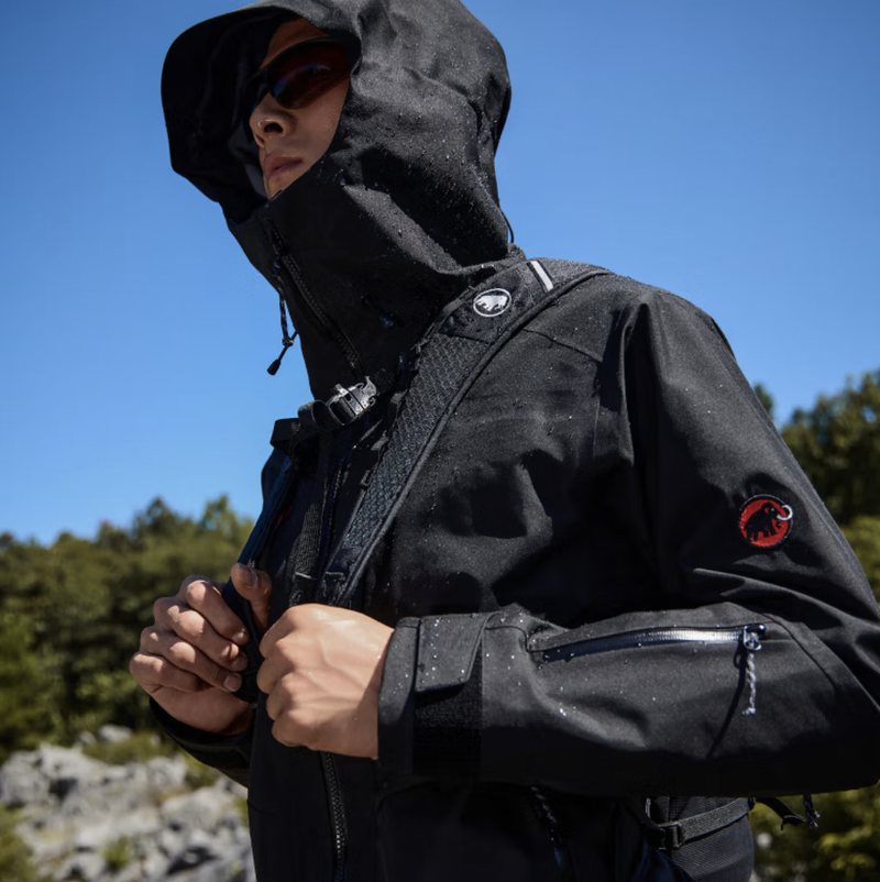 猛犸象 Mountain GTX 黑玄甲硬壳冲锋衣