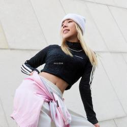 adidas 26年秋冬季新款运动外套女土轻盈舒适透气休闲夹克健身瑜伽上衣