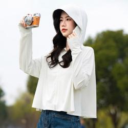 班尼路 夏季薄款连帽长帽檐遮阳罩衫外套女短款高弹户外休闲时尚皮肤衣女