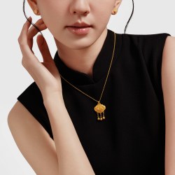 周大福 RU1632 足金古法黄金镶嵌钻石红宝石项链