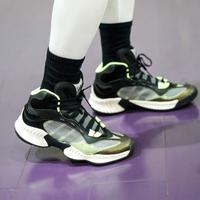 adidas VENTILATE MID舒适潮流 减震男女同款中帮篮球鞋