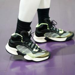 adidas VENTILATE MID舒适潮流 减震男女同款中帮篮球鞋
