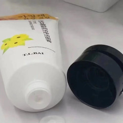 特露白 洋甘菊舒润洁净洁面膏