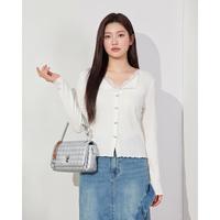 爱依服 2026秋季蕾丝拼接V领显瘦法式小清新上衣