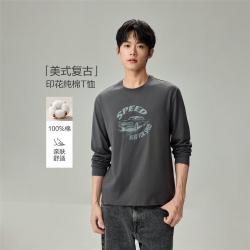 佐丹奴 2026秋季纯棉复古交通工具印花圆领针织长袖日常休闲T恤男款