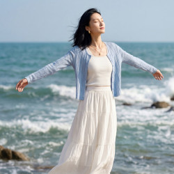伊芙丽 秦岚代言伊芙丽莱赛尔亚麻开衫镂空针织衫百搭空调衫2026夏季新款 蓝色 薄款 M 105-115斤