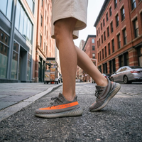 复古日常出街:adidas Yeezy 350 女款休闲运动鞋