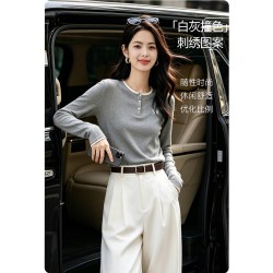 晚白 小狗刺绣撞色圆领半开襟长袖T恤女2026秋新款修身显瘦打底衫