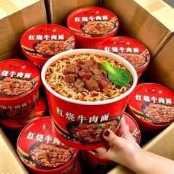红烧牛肉面桶装方便面速食冲泡泡面懒人解馋夜宵一整箱批