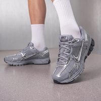 NIKE 滔搏丨耐克女子ZOOM VOMERO 5复古跑鞋运动休闲鞋IV4311-003
