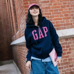 Gap 女装2026秋季款logo胶印抓绒宽松连帽开衫卫衣外套2SS623055