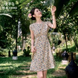 太平鸟 晨雾花园太平鸟碎花连衣裙女夏季裙子法式茶歇长裙